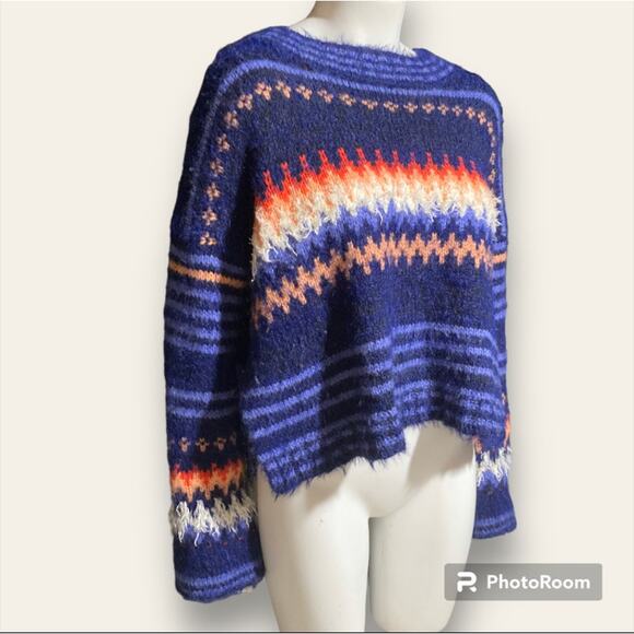 Oversized flared sleeve Fuzzy pull over Blue Sweater Size Small - Picture 2 of 5